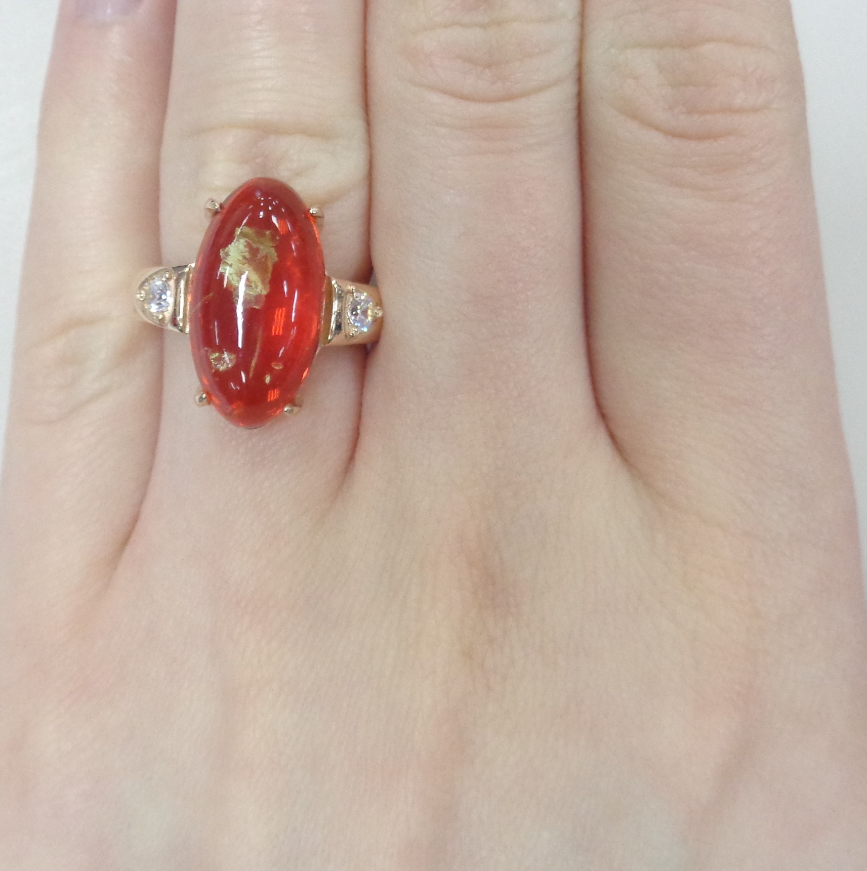 Серебряное кольцо с янтарем